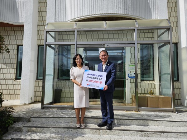 한국가스안전공사 제주본부는 지난 21일 보호시설 두 곳에 각각 50만원 상당의 온누리상품권을 전달했다.
