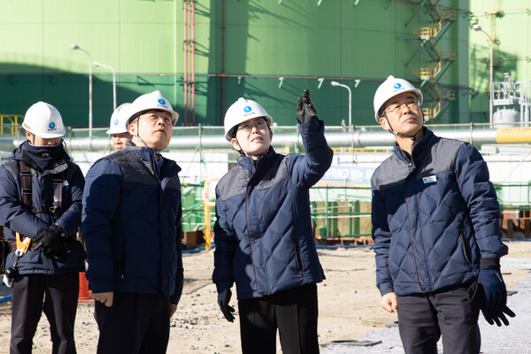 최연혜 한국가스공사 사장은 1일 인천 생산기지에서 동절기 천연가스 수급 및 설비 안전 현황을 집중 점검했다