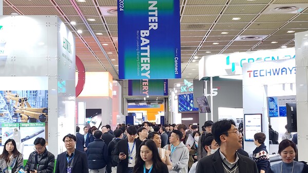 국내 배터리 3사를 비롯해 전기차 배터리 관련 사업의 기술동향을 파악할 수 있는  ‘2024 인터배터리’가 6일 서울 코엑스에서 개막했다.